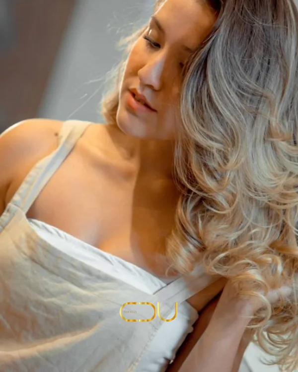 Cabelo loiro frio com ondas