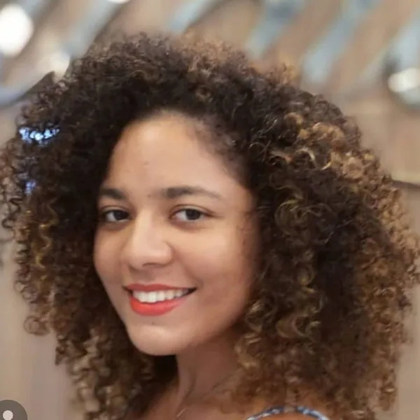 Cachos com volume natural