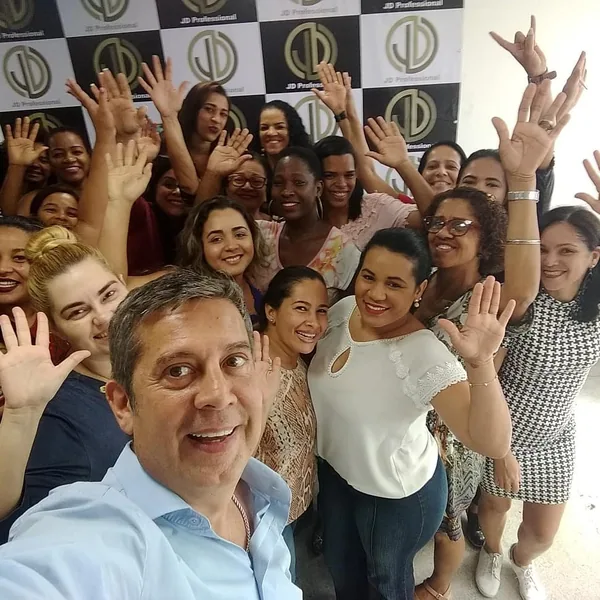 Alunas comemorando ao fim de um workshop